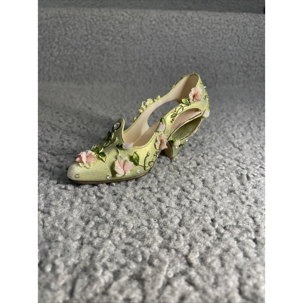 Nostalgia Floral Shoe Figurine Painted Resin  Beige Decor Novelty